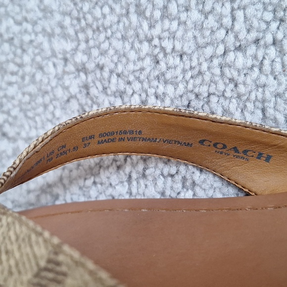 Coach "Shelly" Flip-flops Sandals! - Picture 6 of 6